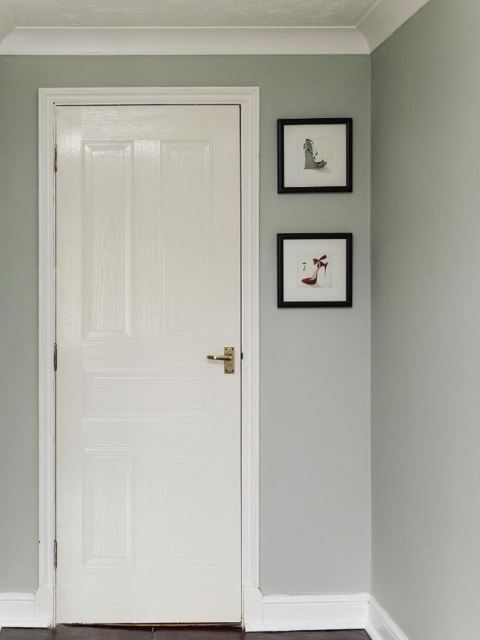 Beautiful Apartment In Guildford With Parking Send Exterior photo