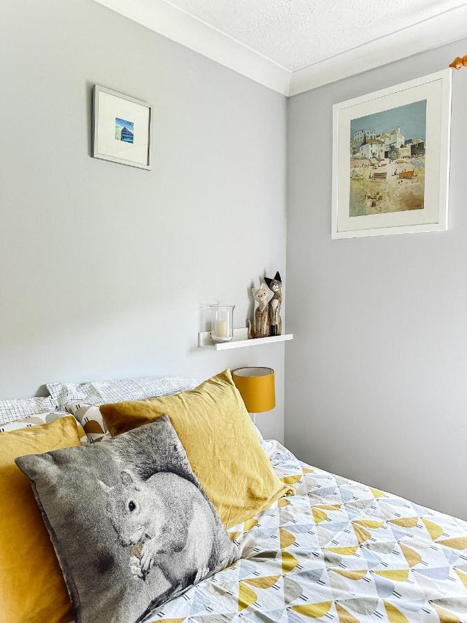 Beautiful Apartment In Guildford With Parking Send Exterior photo