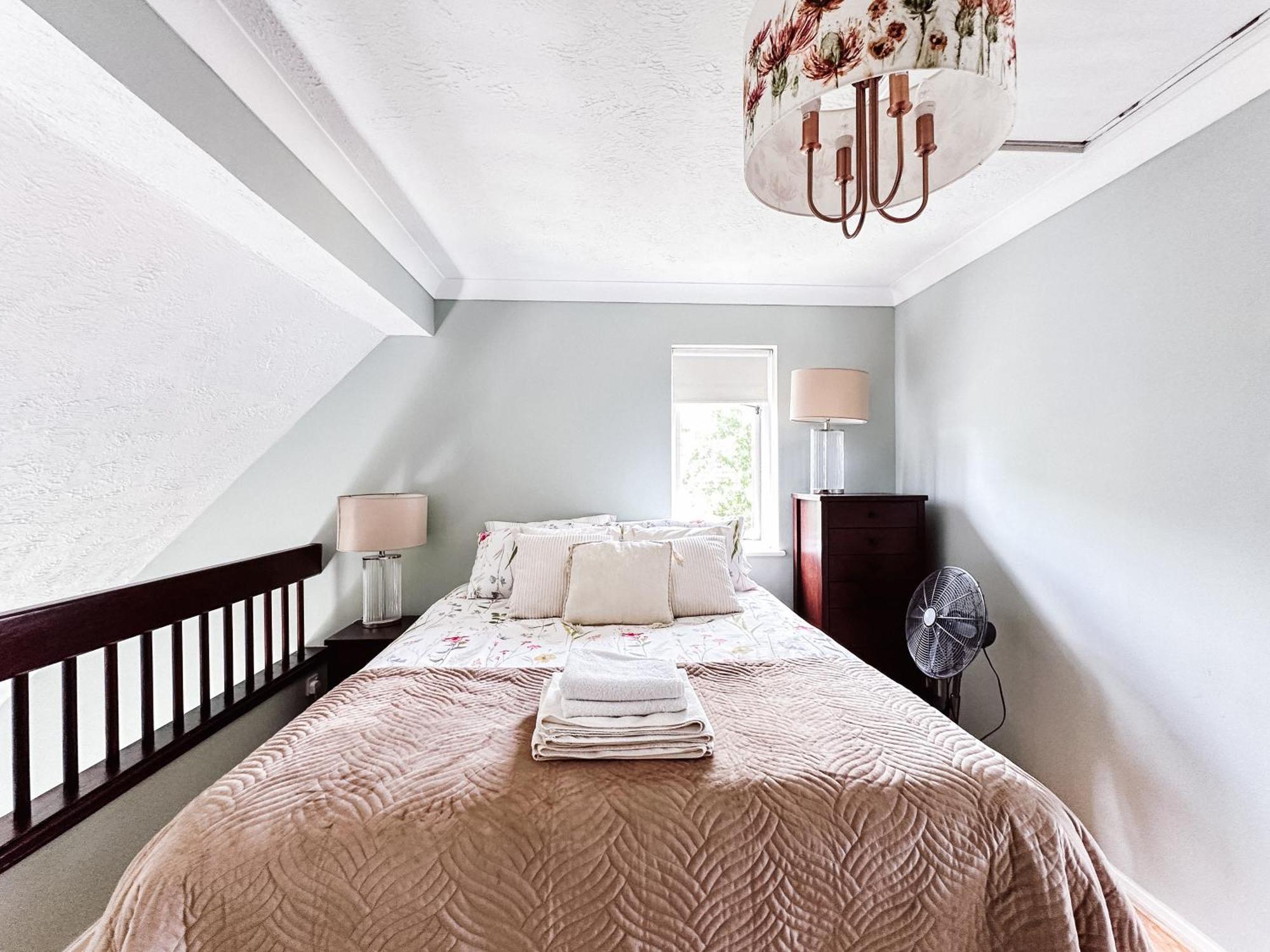 Beautiful Apartment In Guildford With Parking Send Exterior photo