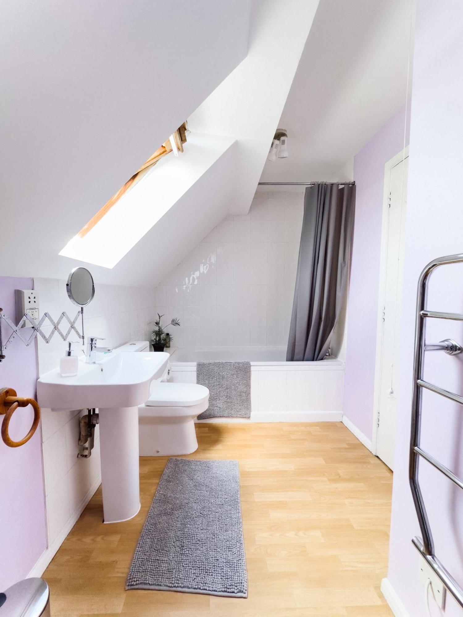Beautiful Apartment In Guildford With Parking Send Exterior photo