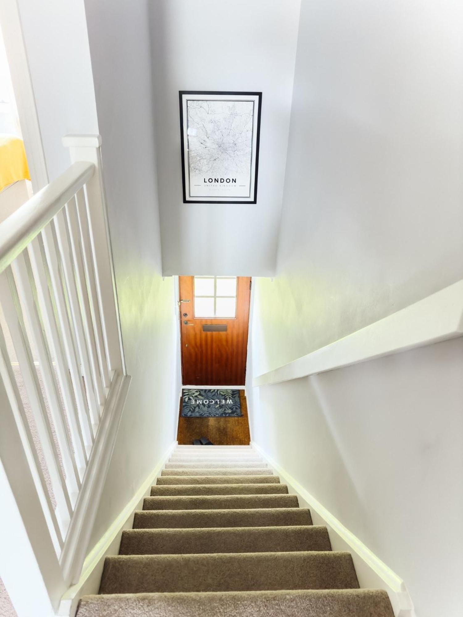 Beautiful Apartment In Guildford With Parking Send Exterior photo