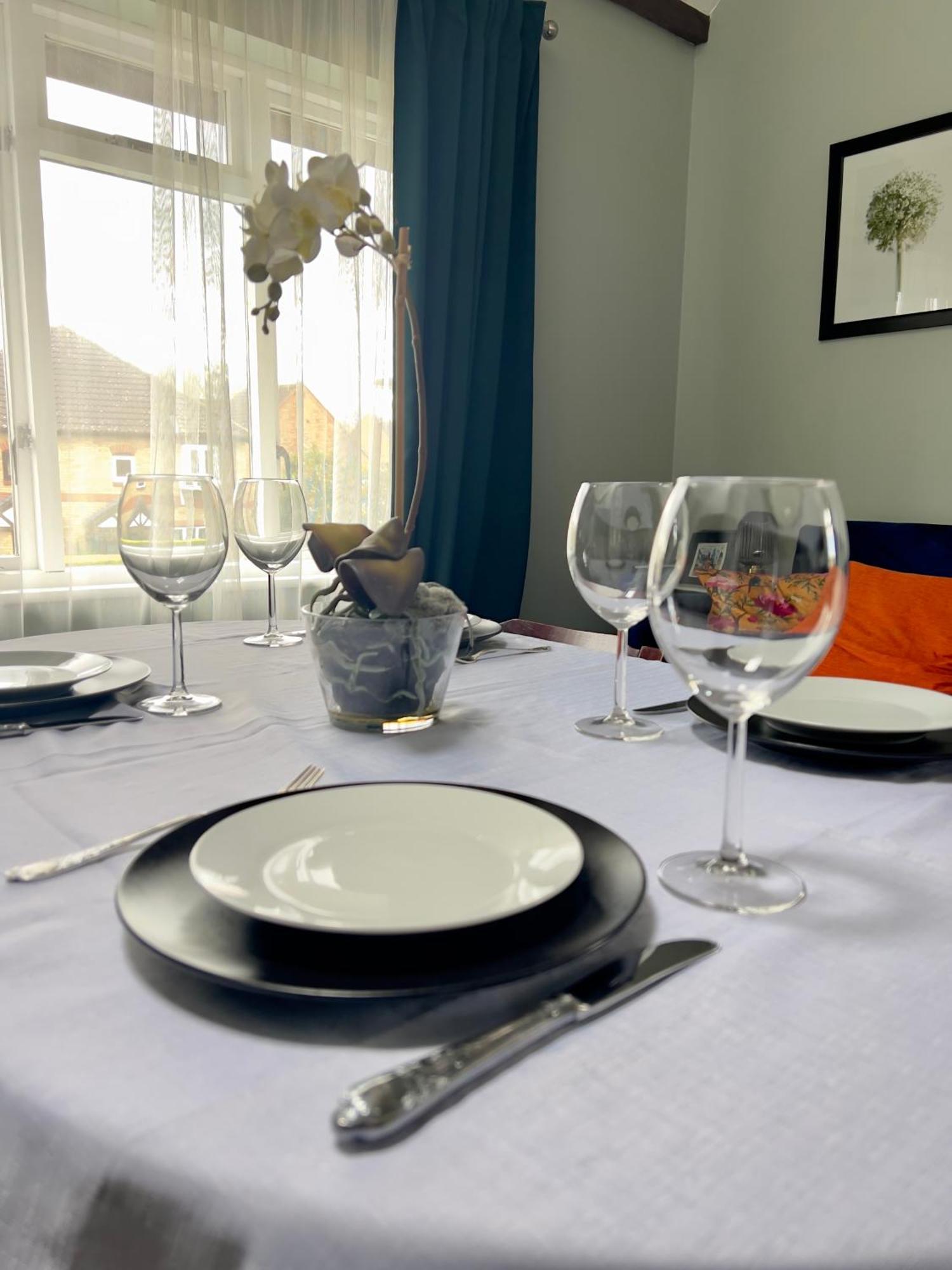 Beautiful Apartment In Guildford With Parking Send Exterior photo
