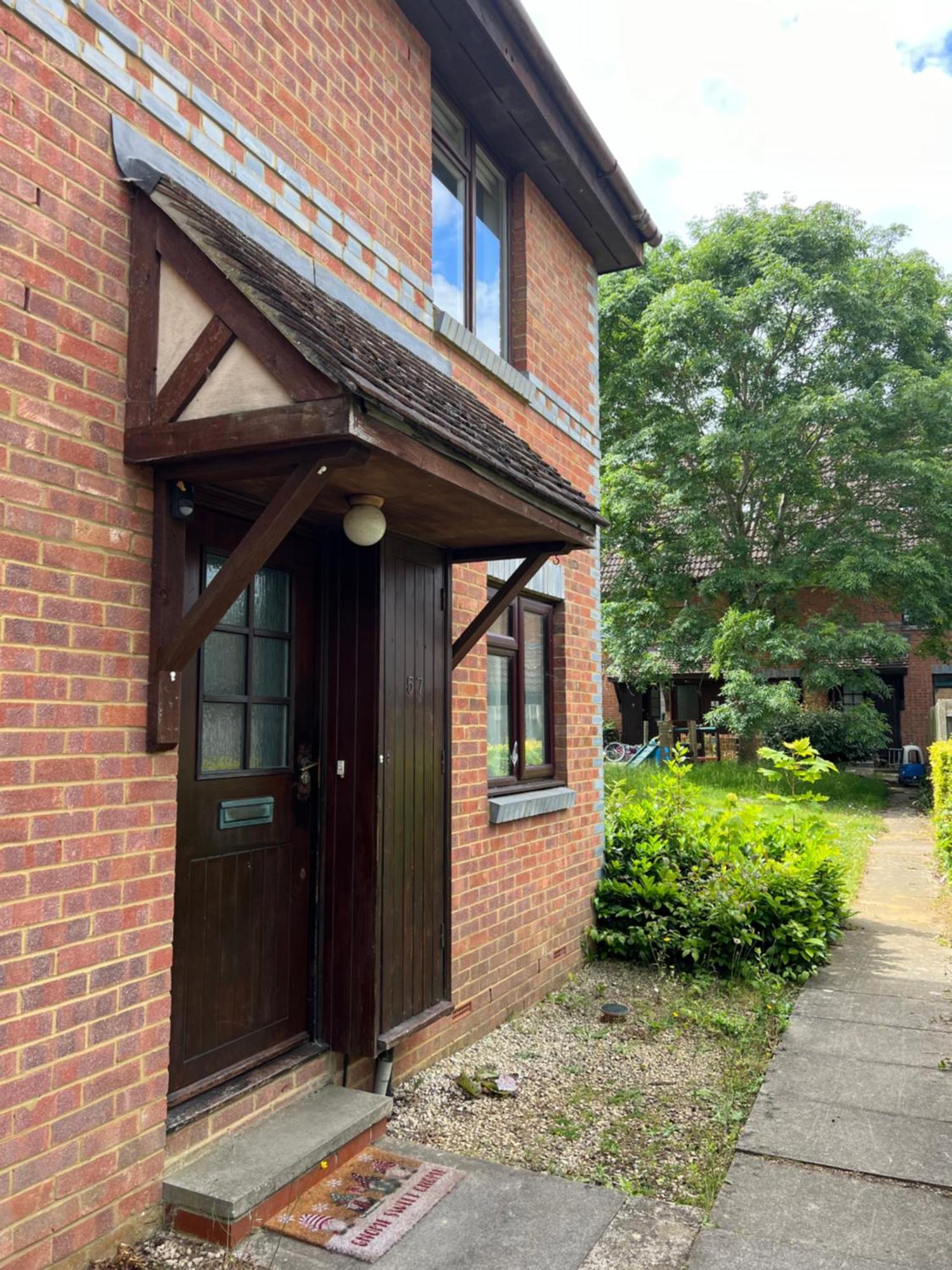 Beautiful Apartment In Guildford With Parking Send Exterior photo